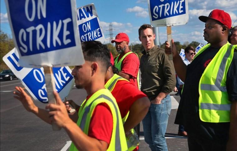 Sen. Hawley with striking union militants